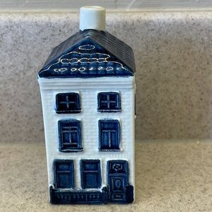 KLM #26 Blue Delft House by BOLS arch cut out